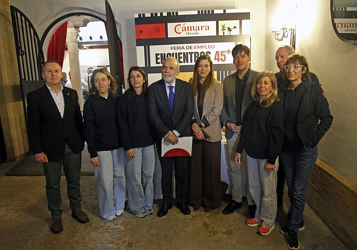 Ángel Balea, Inma Lucas, Lucía García, José Manuel Ferreira, Begoña López, Borja Sánchez, Sheila Villaverde, José Ángel García y Amaia Pinto, en la Feria de Empleo en Rúa 15.