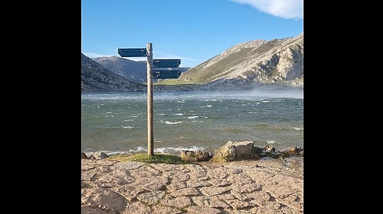 Espectacular vídeo de olas en los Lagos de Covadonga