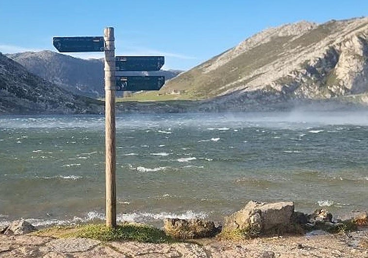 Espectacular vídeo de olas en los Lagos de Covadonga