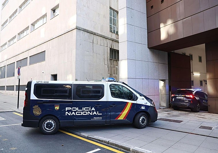 Los narcos dominicanos llegan a los juzgados de Oviedo en medio de fuertes medidas de seguridad