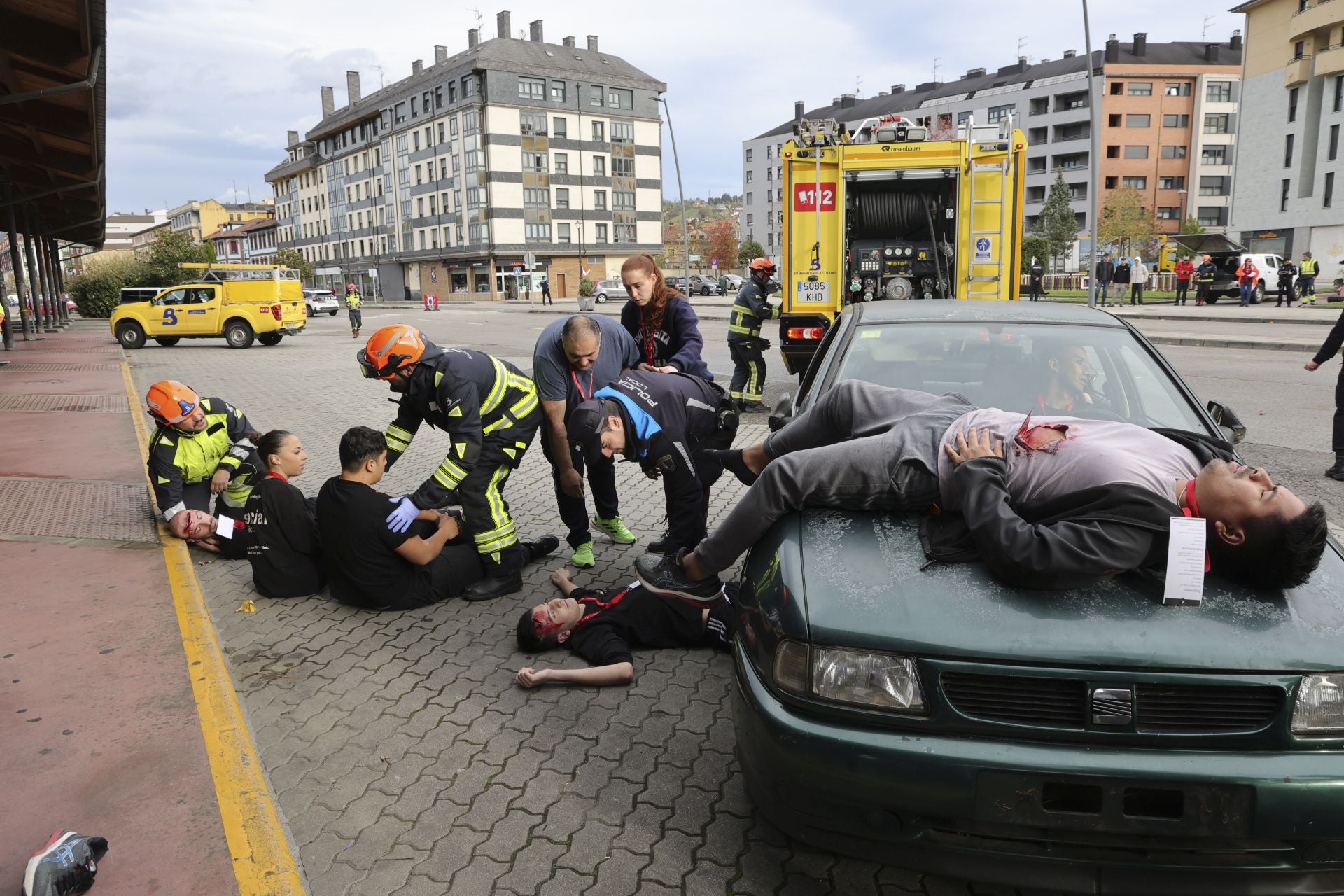 Espectacular simulacro de accidente con víctimas en Langreo