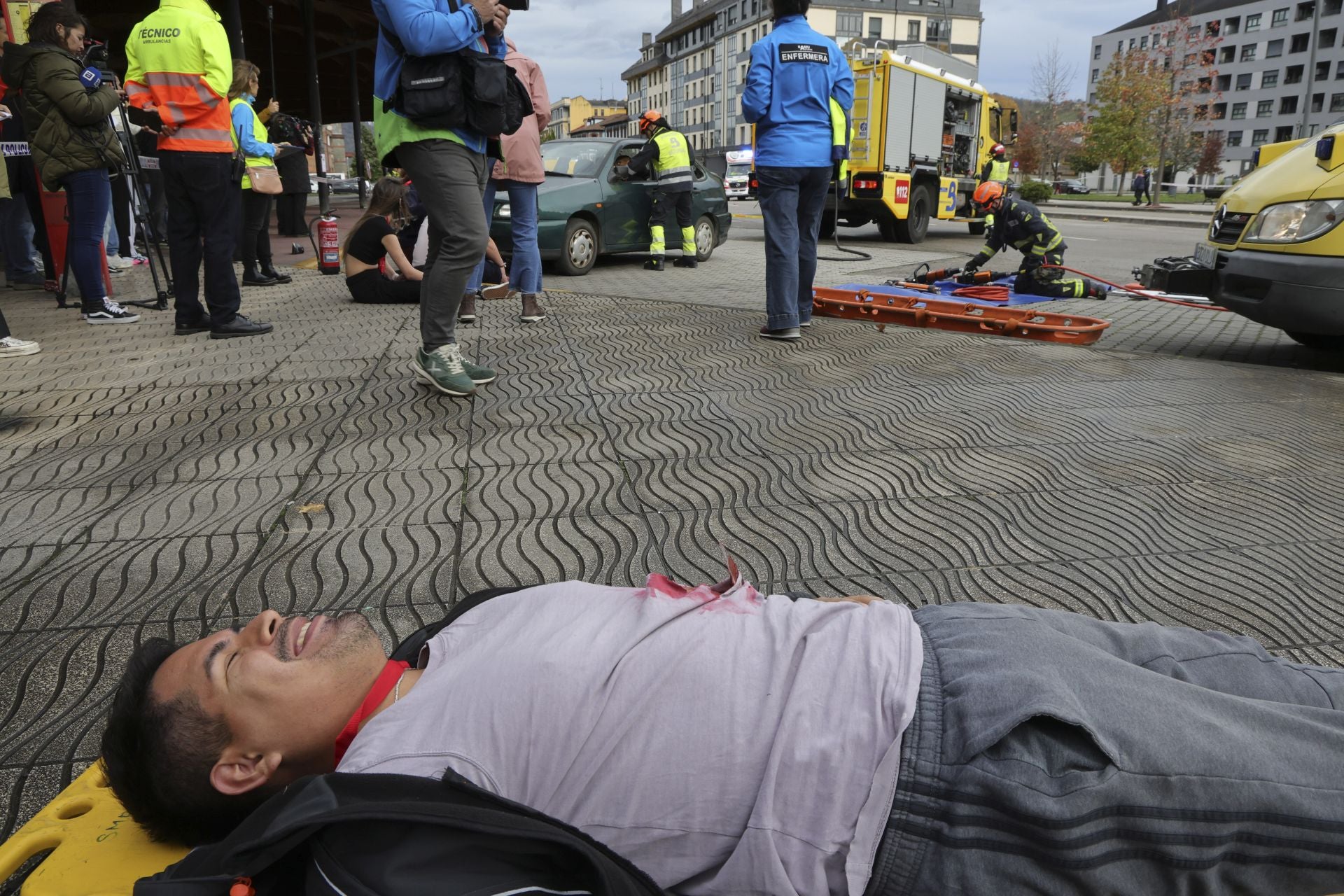 Espectacular simulacro de accidente con víctimas en Langreo