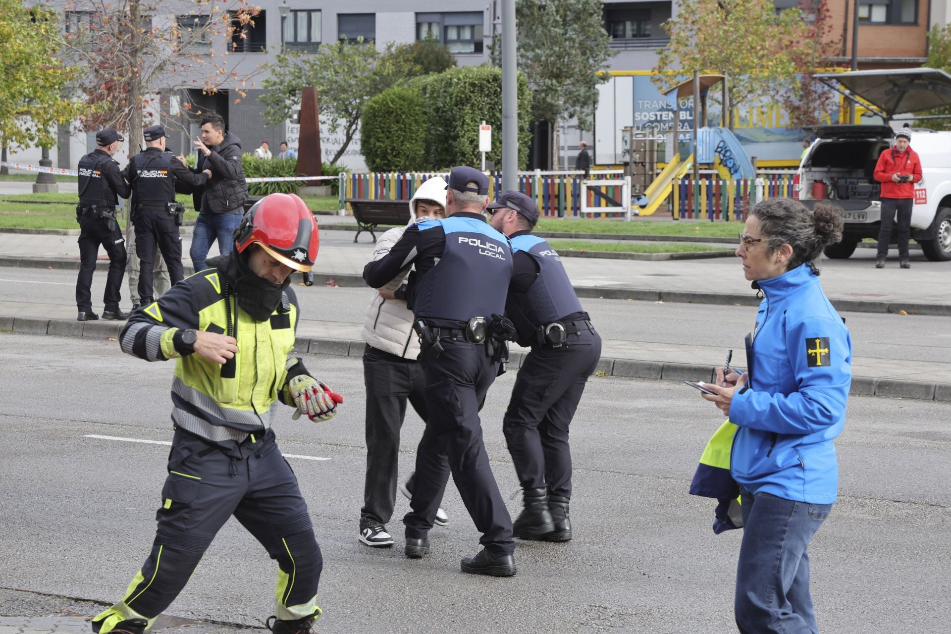 Espectacular simulacro de accidente con víctimas en Langreo