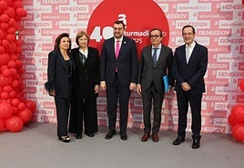 Flor Álvarez, la alcaldesa Mariví Monteserín, el presidente del Principado Adrián Barbón, Alfredo Suárez y José Bono.