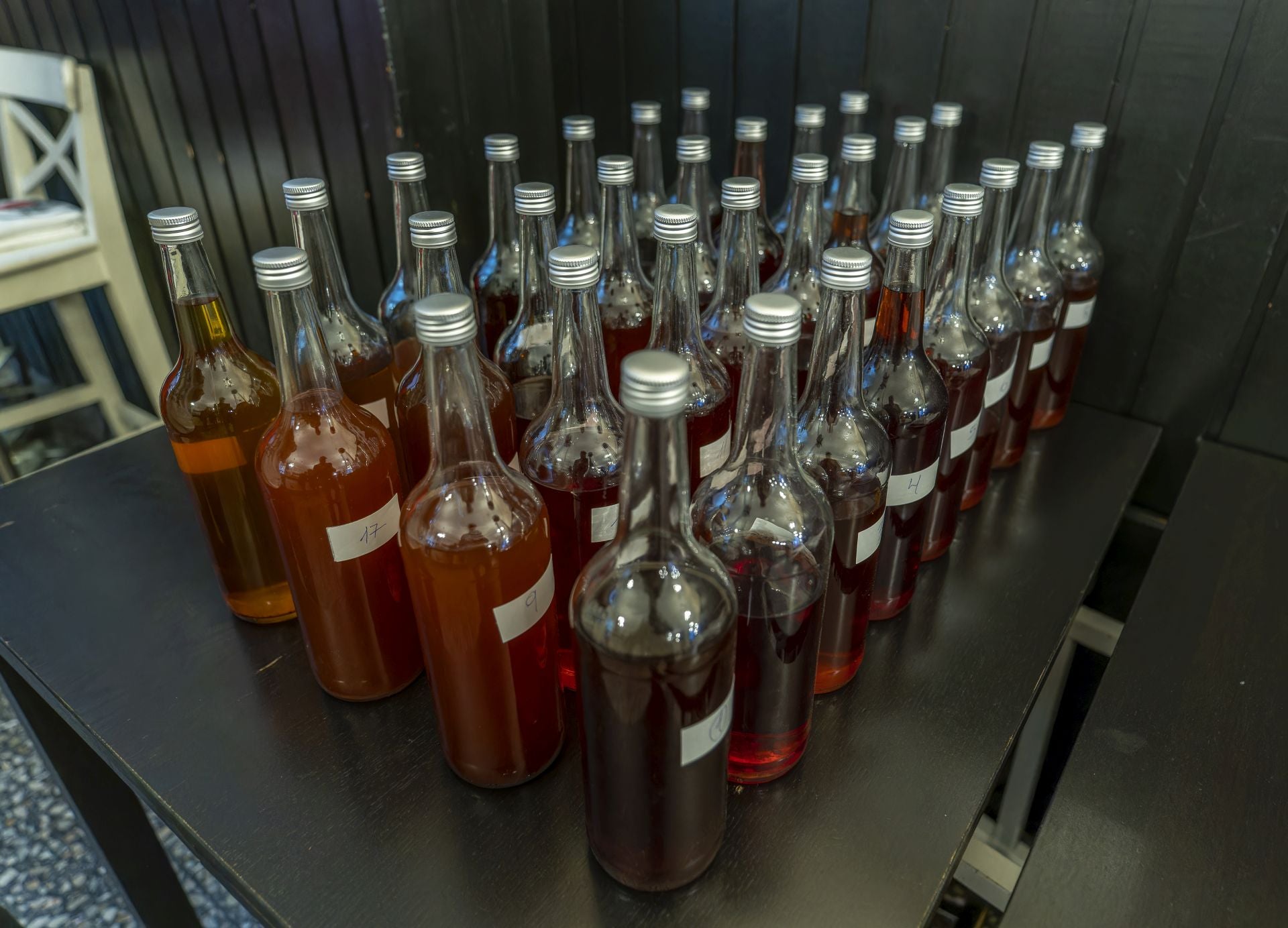 Los licores presentados al I Campeonato Nacional de Guinda Casero celebrado en el restaurante Abrelatas