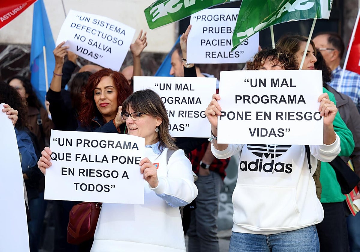 Imagen principal - El personal del SAMU, en pie de guerra por un nuevo sistema de llamadas que «retrasa nuestra respuesta» a las emergencias