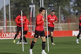 Novedad.Gaspar Campos regresa a una convocatoria una vez recuperado de su problema en el hombro.