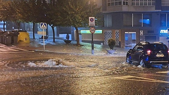 Las alcantarillas de la ciudad no pudieron evacuar tanta cantidad de agua.
