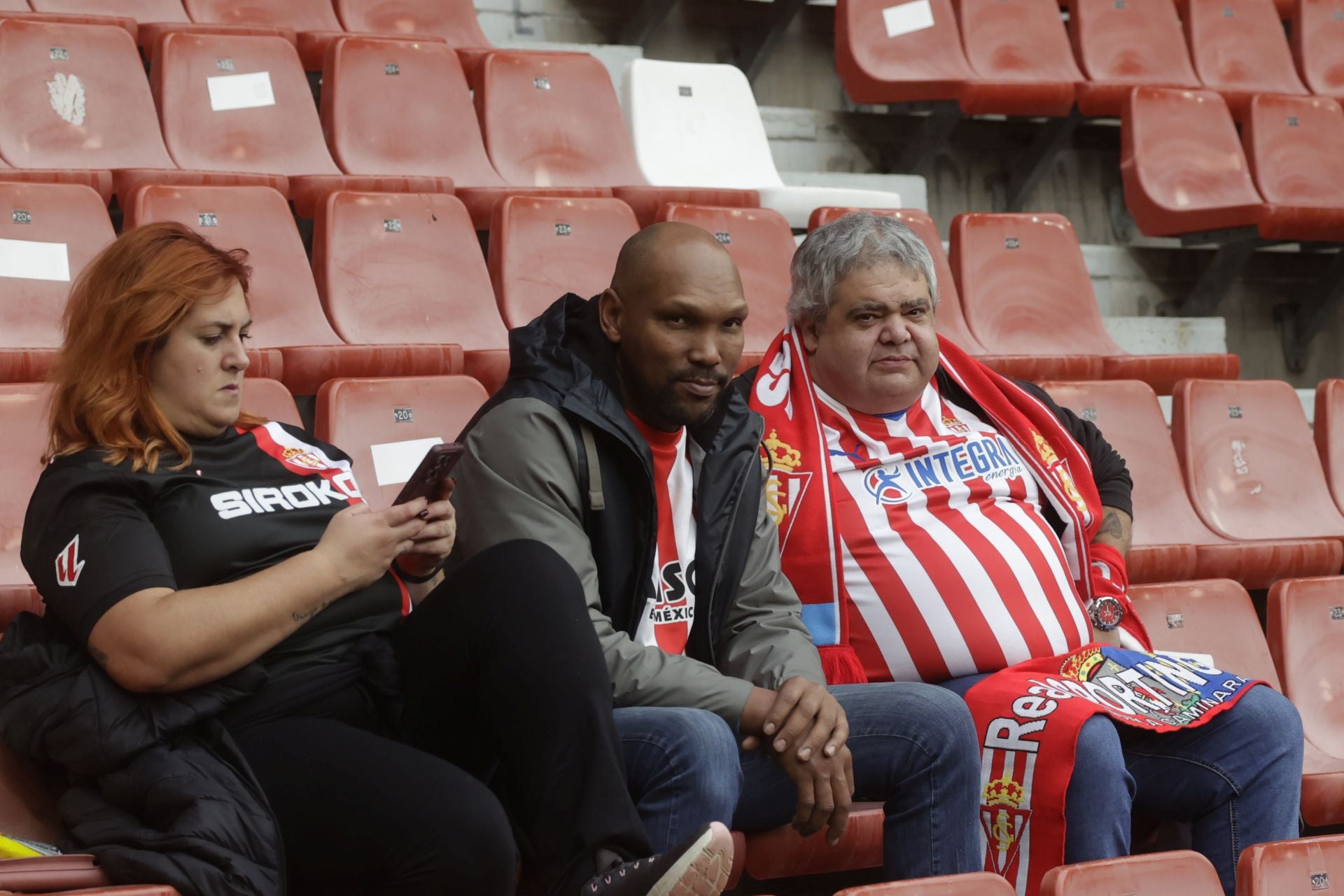 Fotos | ¿Estuviste en El Molinón en el Sporting de Gijón - Eibar? ¡Búscate!