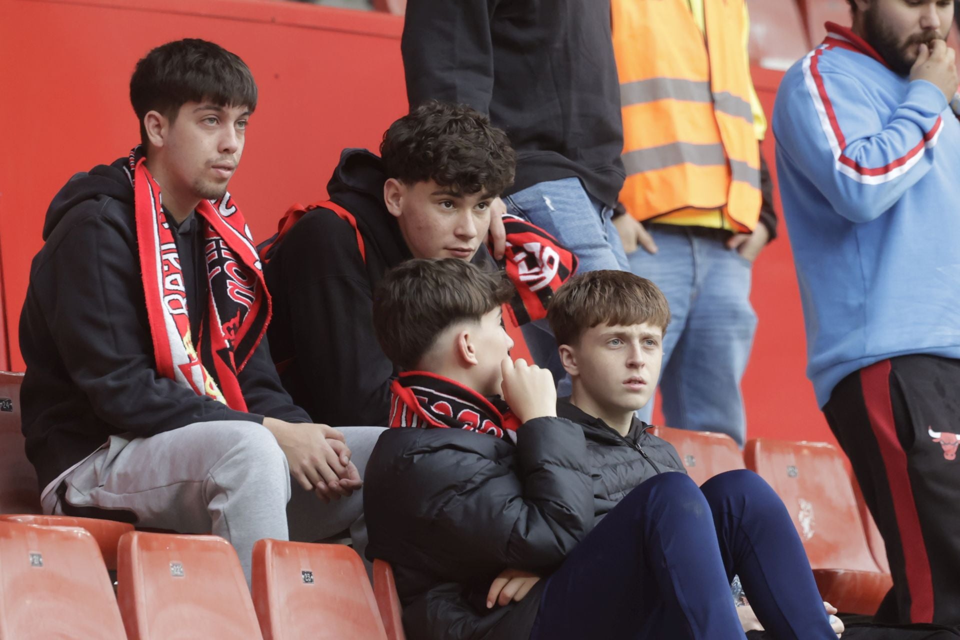 Fotos | ¿Estuviste en El Molinón en el Sporting de Gijón - Eibar? ¡Búscate!