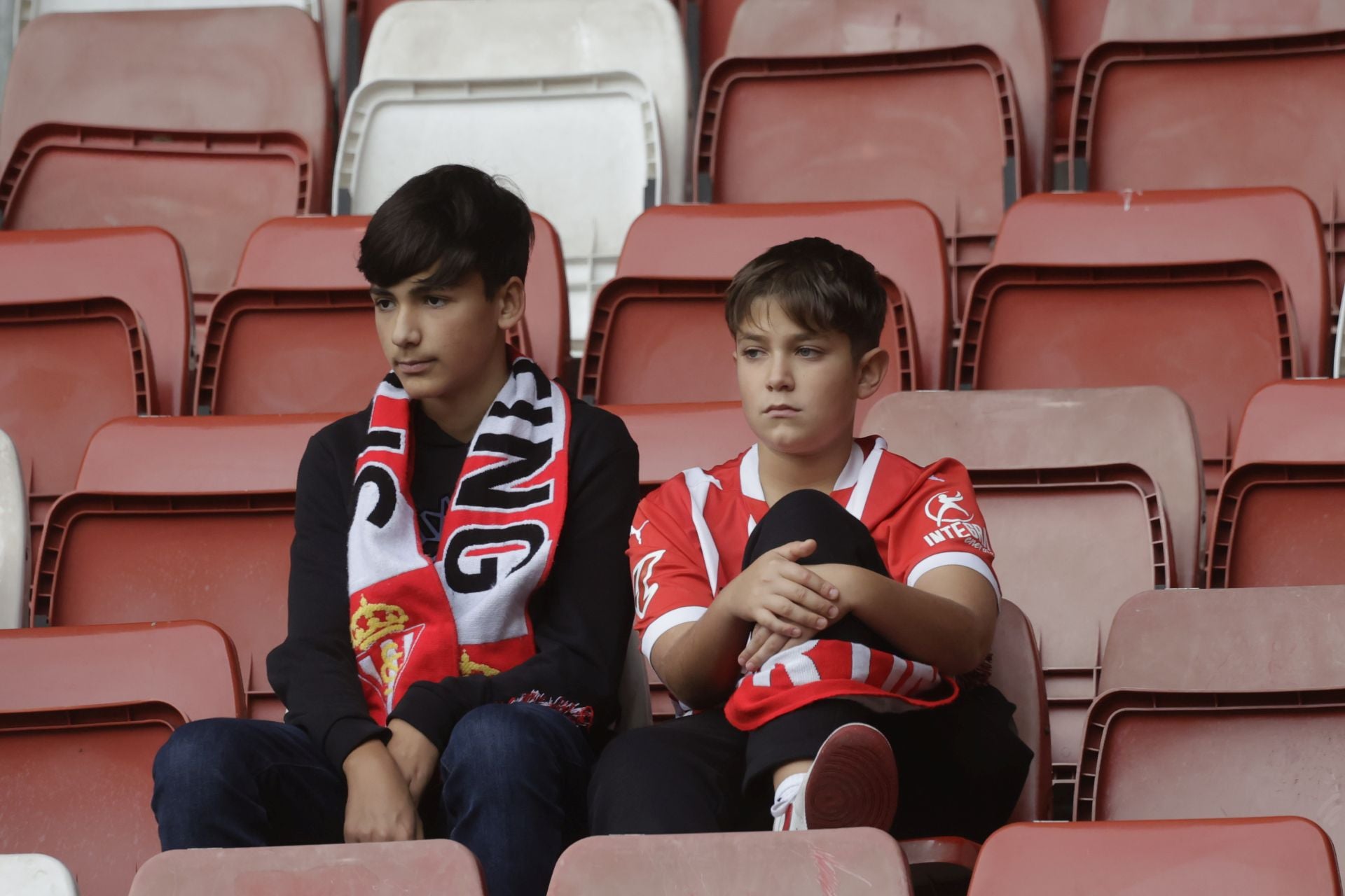 Fotos | ¿Estuviste en El Molinón en el Sporting de Gijón - Eibar? ¡Búscate!