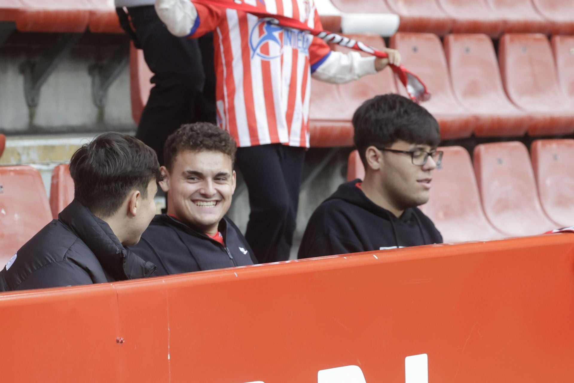 Fotos | ¿Estuviste en El Molinón en el Sporting de Gijón - Eibar? ¡Búscate!