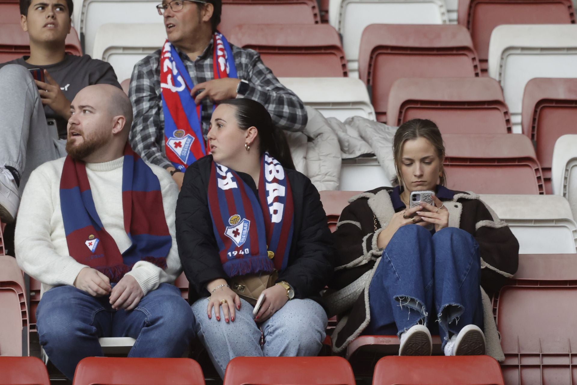 Fotos | ¿Estuviste en El Molinón en el Sporting de Gijón - Eibar? ¡Búscate!