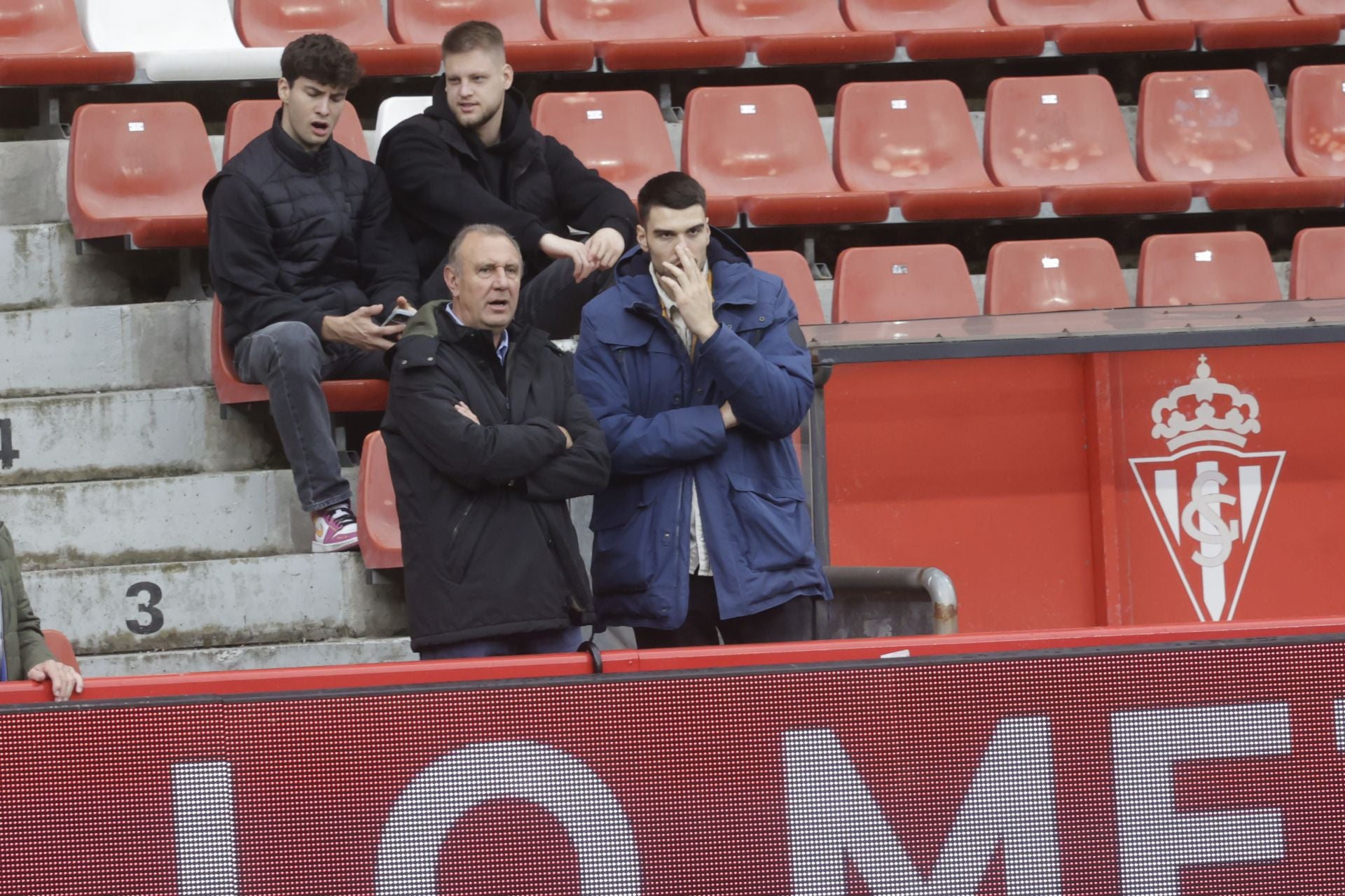 Fotos | ¿Estuviste en El Molinón en el Sporting de Gijón - Eibar? ¡Búscate!