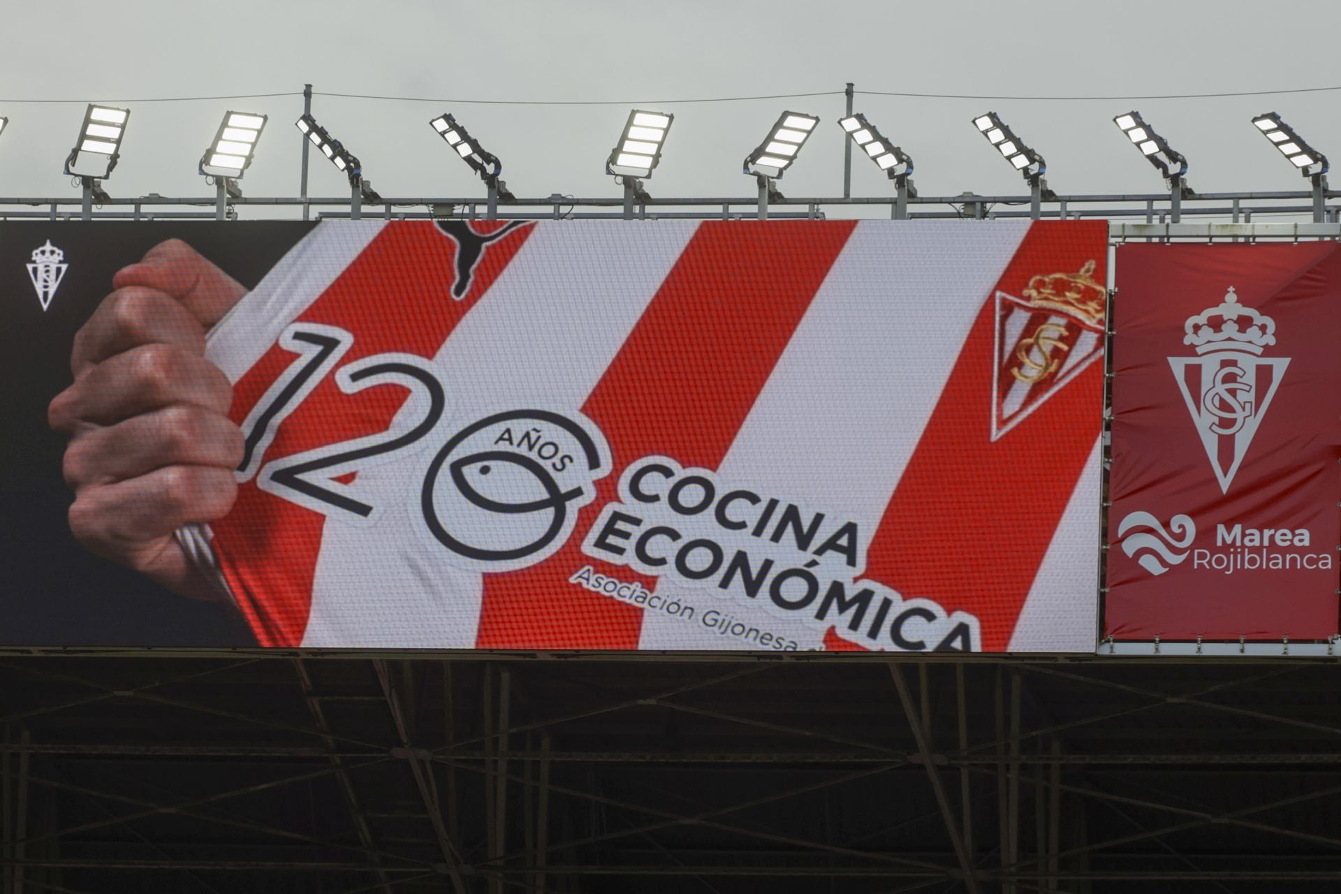 Fotos | ¿Estuviste en El Molinón en el Sporting de Gijón - Eibar? ¡Búscate!