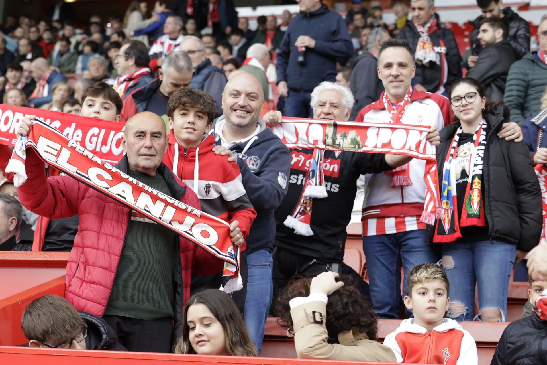 Fotos | ¿Estuviste en El Molinón en el Sporting de Gijón - Eibar? ¡Búscate!