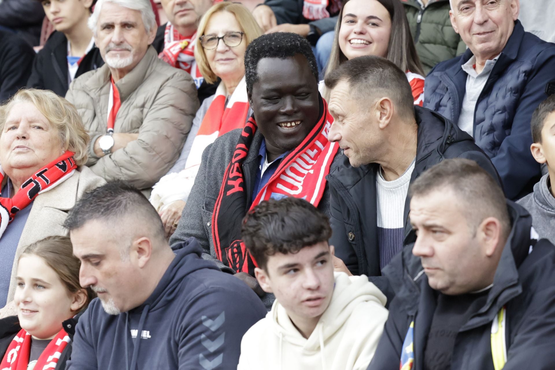 Fotos | ¿Estuviste en El Molinón en el Sporting de Gijón - Eibar? ¡Búscate!