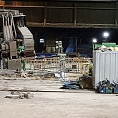 Equipo que trabaja en el arranque del horno alto 'B' de Arcelor.