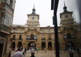 El Ayuntamiento, en la plaza de la Constitución.