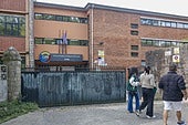 Entrada al CIFP Avilés, en la calle del Marqués.