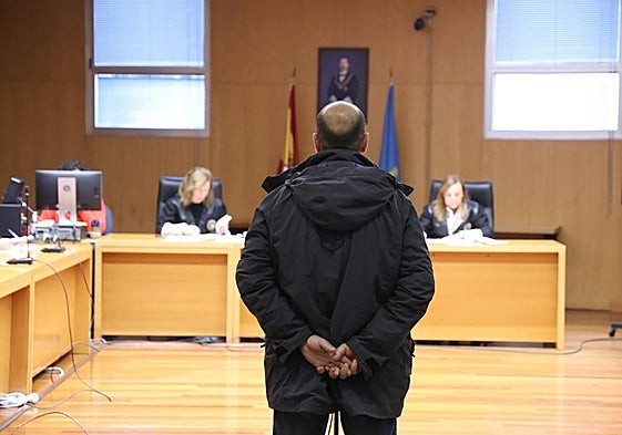 El autor del incendio del monte Naranco en 2023, durante el juicio celebrado este lunes.