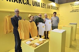 Concejales de Deporte y Ciudad Saludable, con el gerente del área sanitaria, el Jefe de Neumología del HUSA y Vidal Sabater.