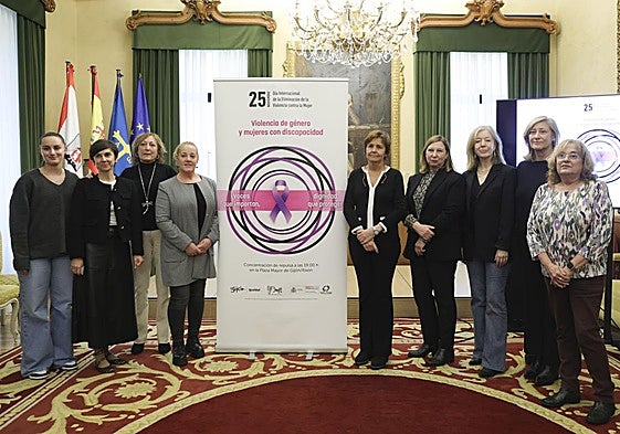 Presentación de la campaña de actos por el 25N, este martes, en el Ayuntamiento de Gijón.