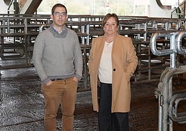 El director del recinto ganadero , Rafael Bueno, con la edil Ana Nosti.
