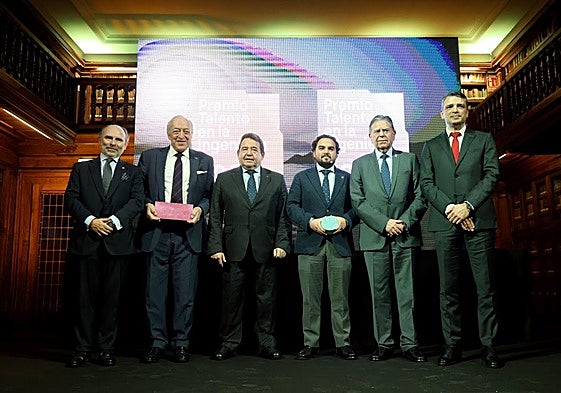 Ignacio Villaverde, Luis Rodríguez-Ovejero, Fernando Martínez, Iván Jares, Alfredo Canteli y Juan Carlos Campo, en el acto de entrega de los premios.