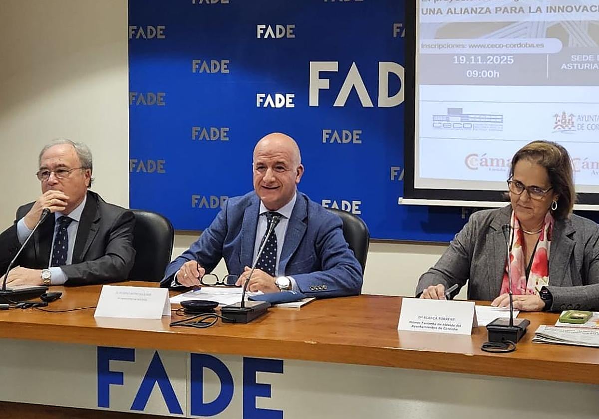 Antonio Díaz, Rubén Castro y Blanca Torrent, durante la jornada.