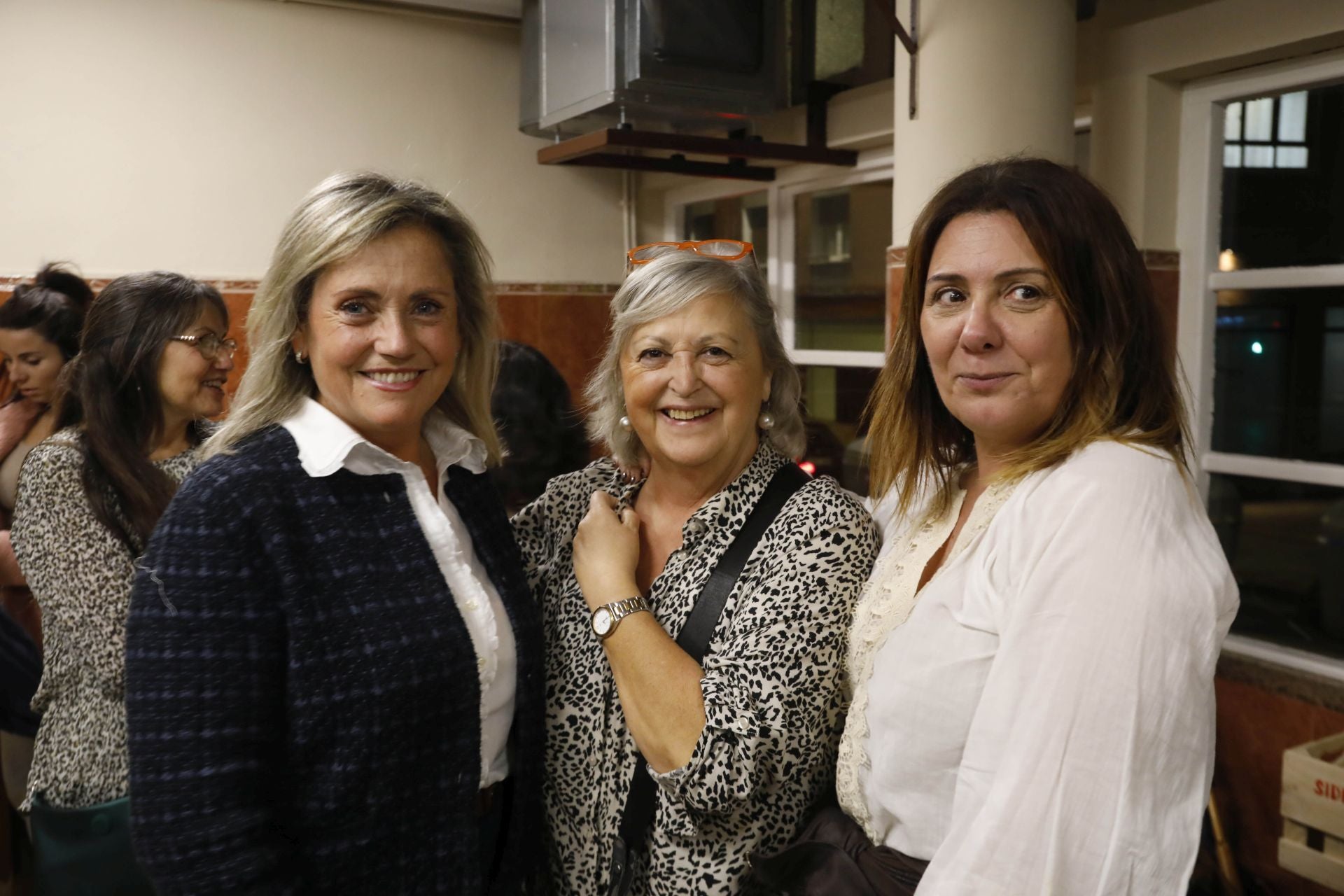 Lleno total en la reapertura de la sidrería Chaflán de Gijón