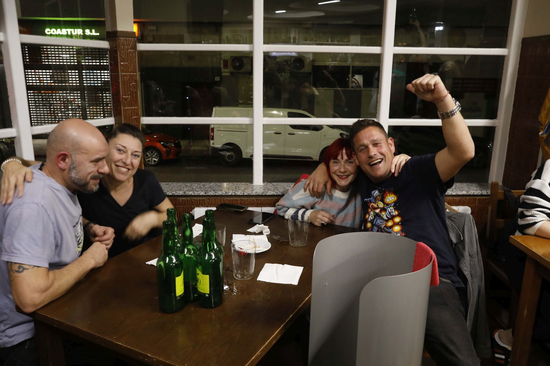 Lleno total en la reapertura de la sidrería Chaflán de Gijón