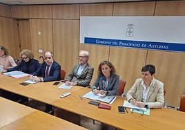 Mesa de dialogo entre la consejera de Educación, Eva Ledo, y los sindicatos.