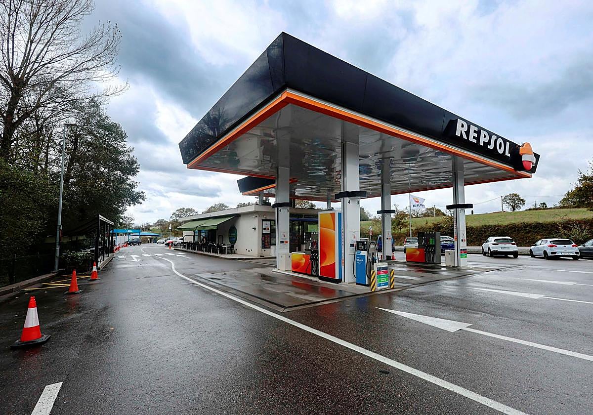 Estación de Servicio El Arroyo, en Siero a la salida 19 de la Autovía Minera
