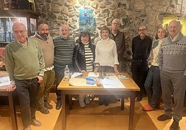 José Luis García Martín, Santi de la Vega, Ángel Lueje, Chabela Palacios, Reyes Corias, Javi Caso, Luis Salcines, Conchi Señas y Luis Fernando Pendones.