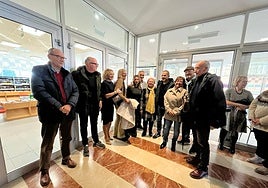 Familia carnal y socialista, tras el descubrimiento de la placa.