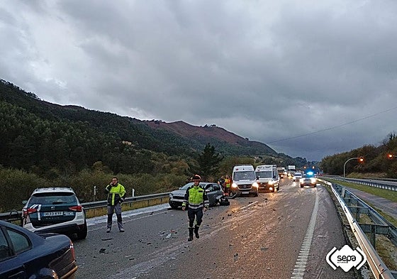 Lugar del accidente en la autovía del Cantábrico.