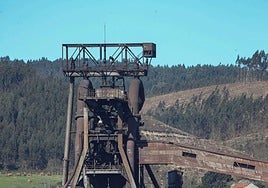 Uno de los dos hornos altos de Arcelor en la planta de Gijón.