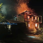 La vivienda, en llamas.