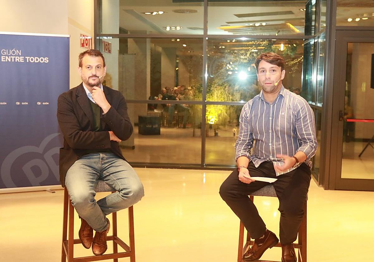 Juan Fernández-Miranda y el presidente del PP de Gijón, Andrés Ruiz.