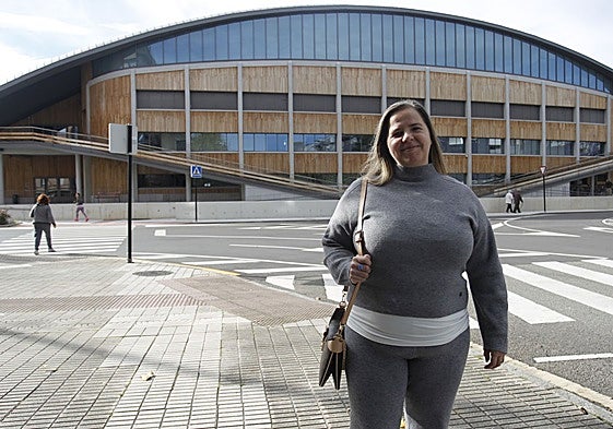 Blanca Fernández, delante del Palacio de los Deportes.