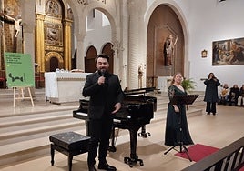 Marcos Suárez y Cristina Van Roy, en el concierto ofrecido en la iglesia San Julián de Somió.
