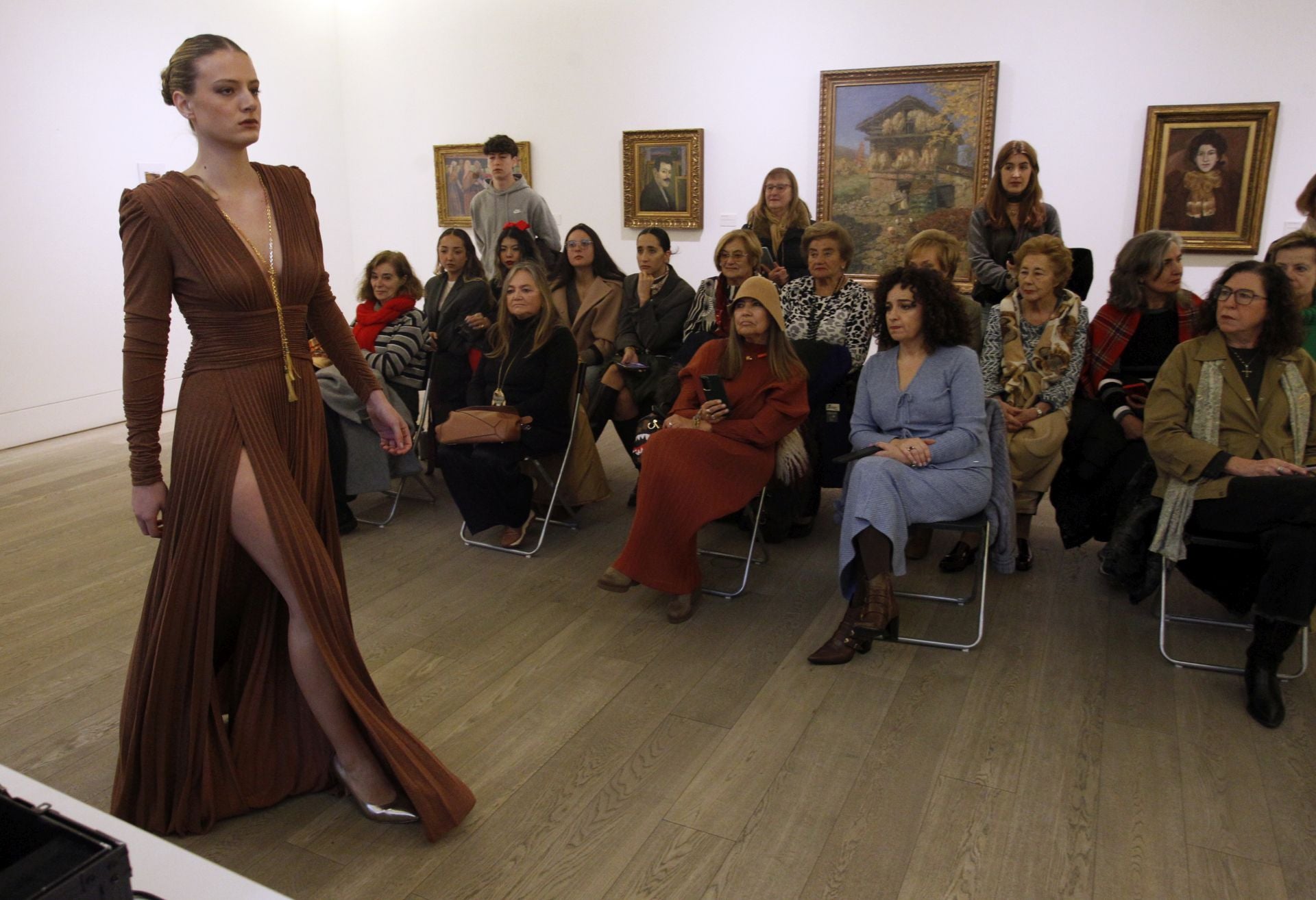 La fusión entre moda y arte: la Pasarela Campoamor se despide en Oviedo