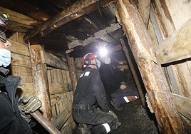 Miembros de la brigada minera en labores de entrenamiento en el pozo Fondón