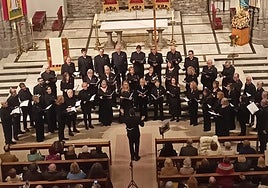 La formación de Ensamble Vocal Gijón, en su actuación del sábado en la iglesia de San Lorenzo.
