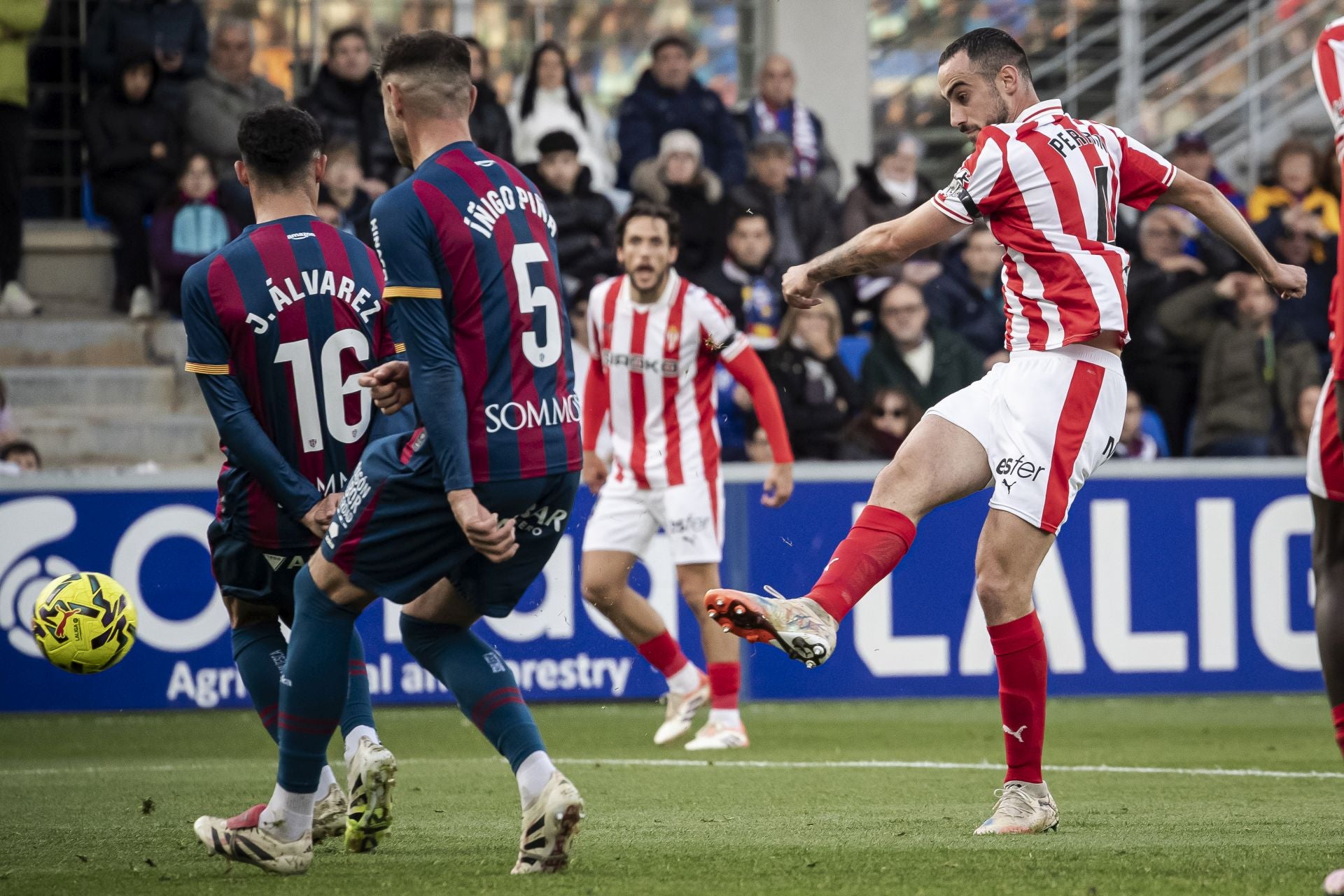 Las mejores imágenes del Huesca 2-0 Sporting de Gijón