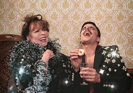 Massiel y Rodrigo Cuevas, en el videoclip de 'Un mundo feliz'.