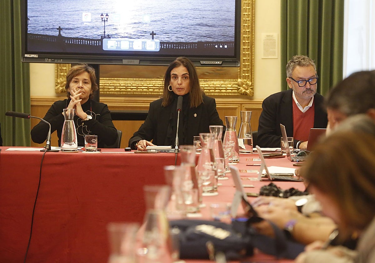 Moriyón, Mitre y Villoria, durante la presentación de los presupuestos en el Consejo Social.