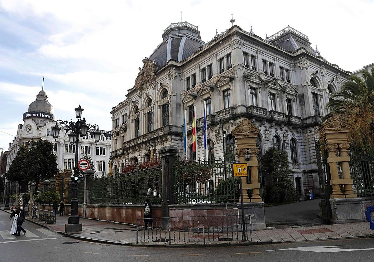 Palacio de la Junta General del Principado de Asturias, en la calle Fruela de Oviedo.