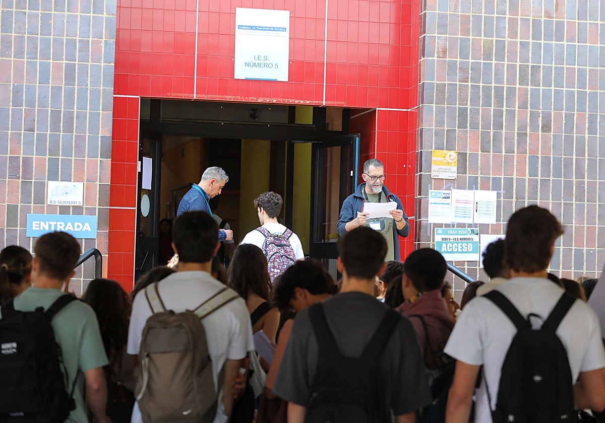 Imagen de archivo de estudiantes en el instituto Número 4 de Avilés.
